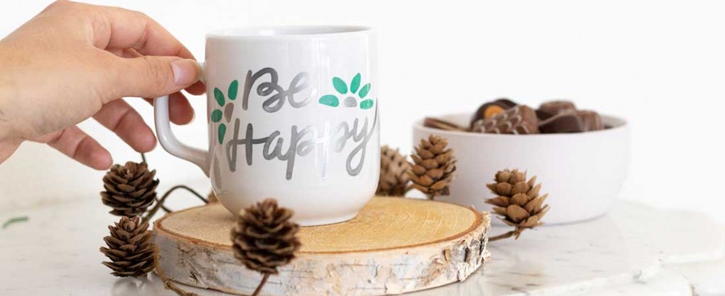 Personaliseren van een mug om cadeau te doen met de Uni Paint markers