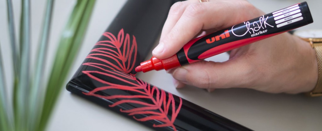 Een fotolijst customiseren met uni CHALK krijtmarkers