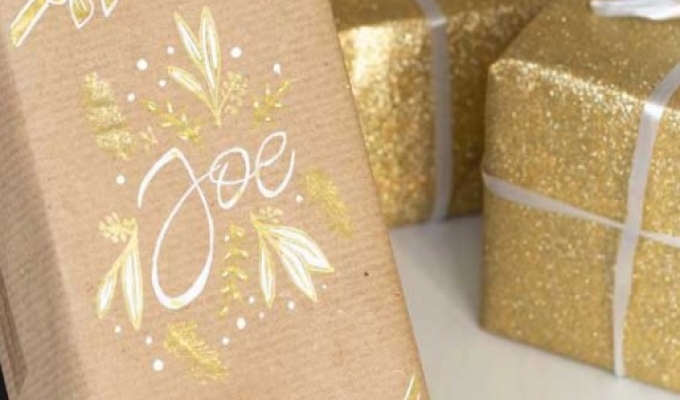 Customiseren van kerstcadeautjes met creatieve Signo rollers