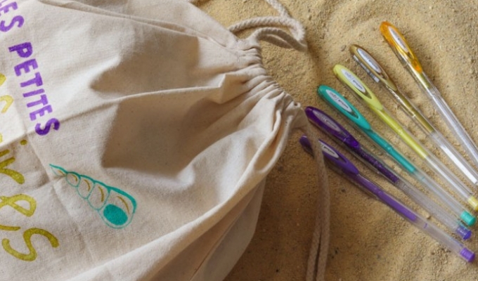 Een stoffen tas customiseren voor kinderuitstapjes