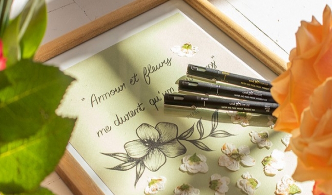 Poëtische DIY: een lijst maken met je lievelingsspreuk versierd met lentebloemen!
