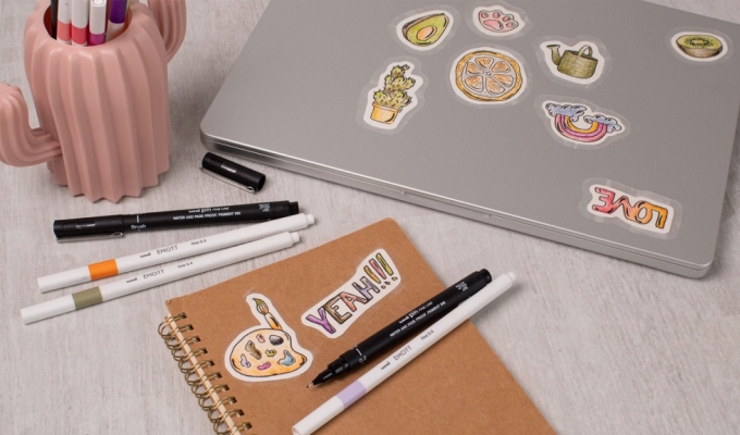Je eigen stickers maken met de EMOTT en Uni-Pin stiften